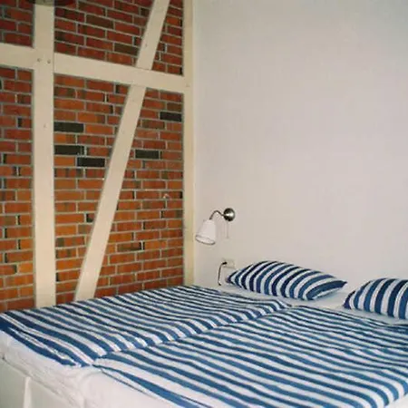 Alte Fischerkate * Groß Zicker